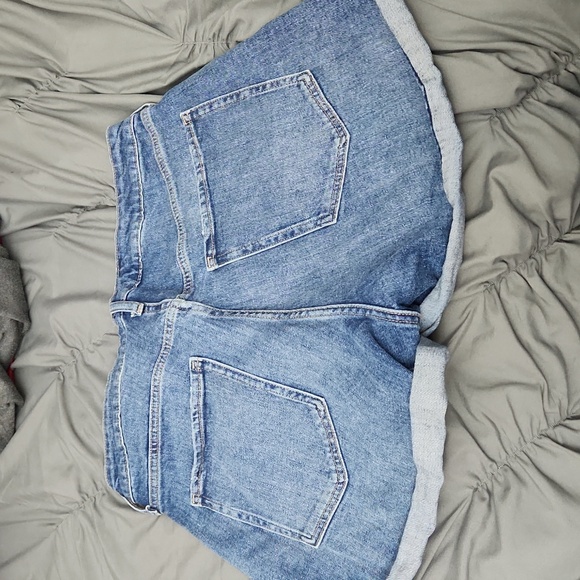 Old navy high rise curvy jean shorts - Picture 2 of 4